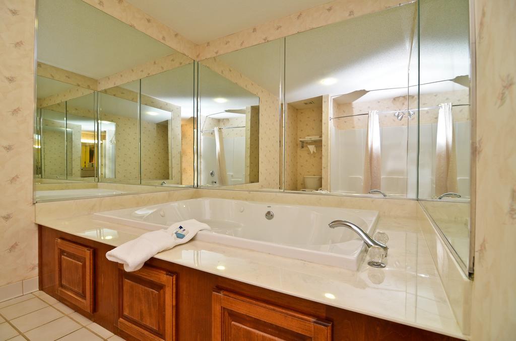 Peach State Inn & Suites Hawkinsville エクステリア 写真