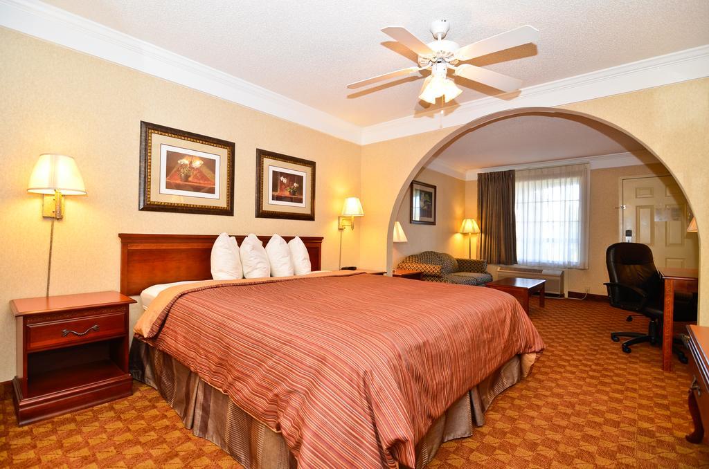 Peach State Inn & Suites Hawkinsville エクステリア 写真