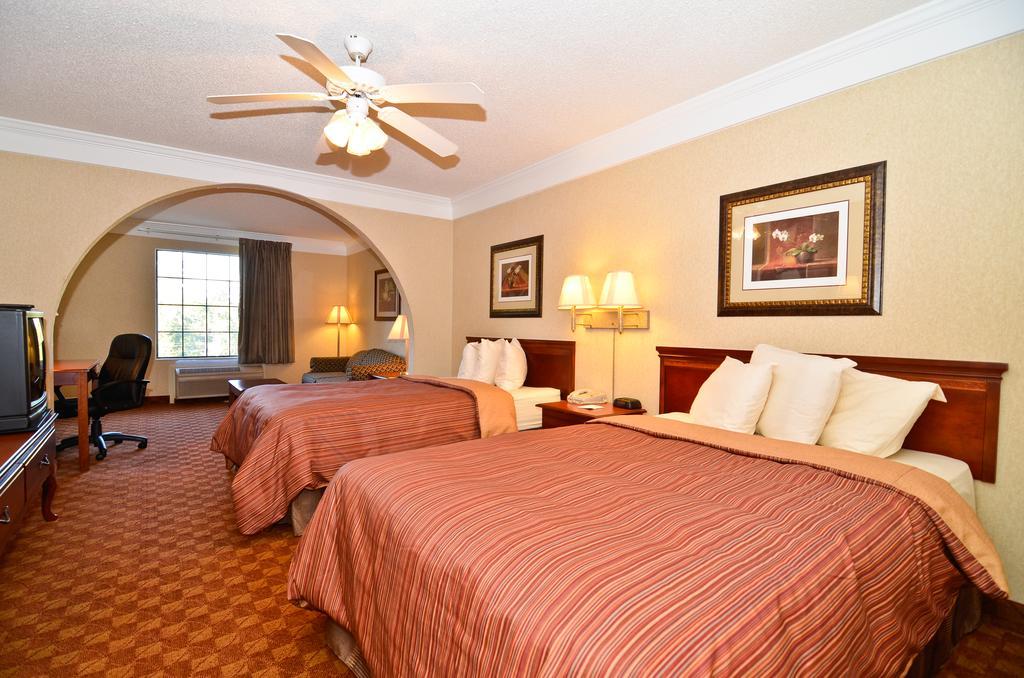 Peach State Inn & Suites Hawkinsville エクステリア 写真