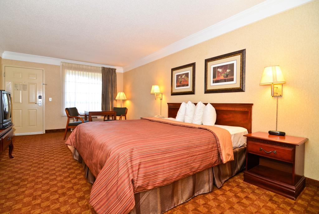 Peach State Inn & Suites Hawkinsville エクステリア 写真