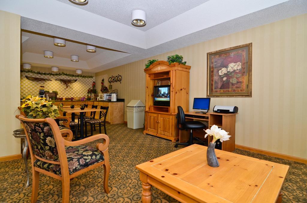 Peach State Inn & Suites Hawkinsville エクステリア 写真