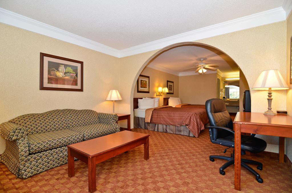 Peach State Inn & Suites Hawkinsville エクステリア 写真