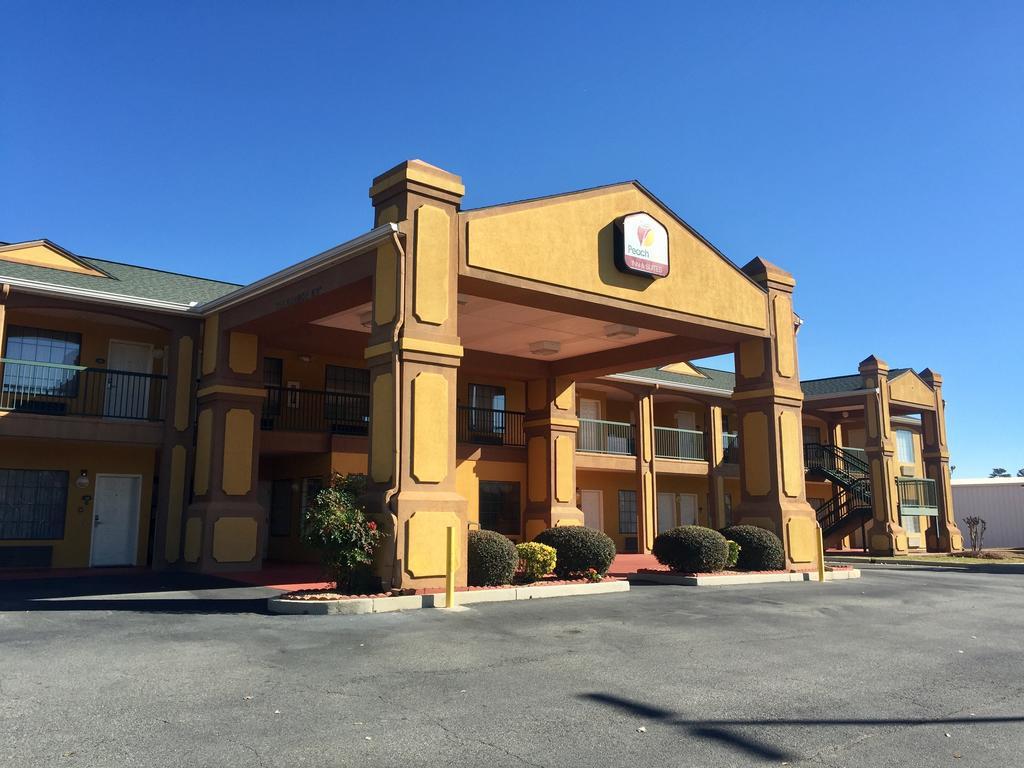 Peach State Inn & Suites Hawkinsville エクステリア 写真